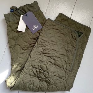 NWT Levi’s Quilted Cropped Pants